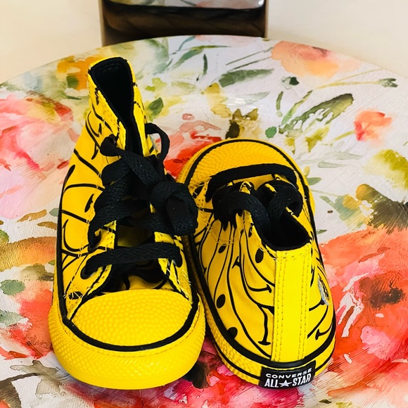 Converse Chuck Taylor Infant Hi-Top Yellow Smiley Print| Size US 5 - Picture 5 of 6